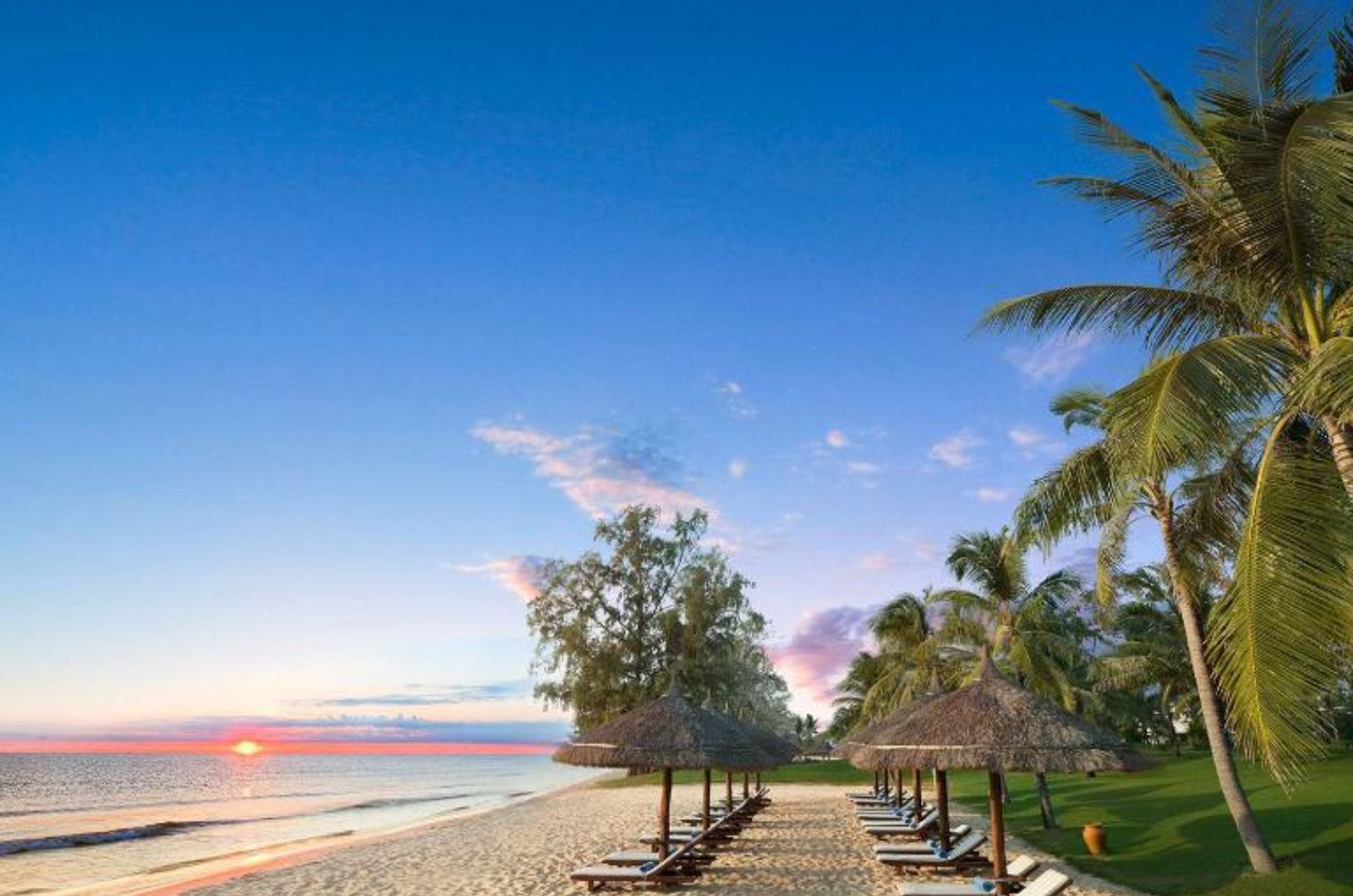 Bãi Dài nổi bật với vẻ đẹp hoang sơ 