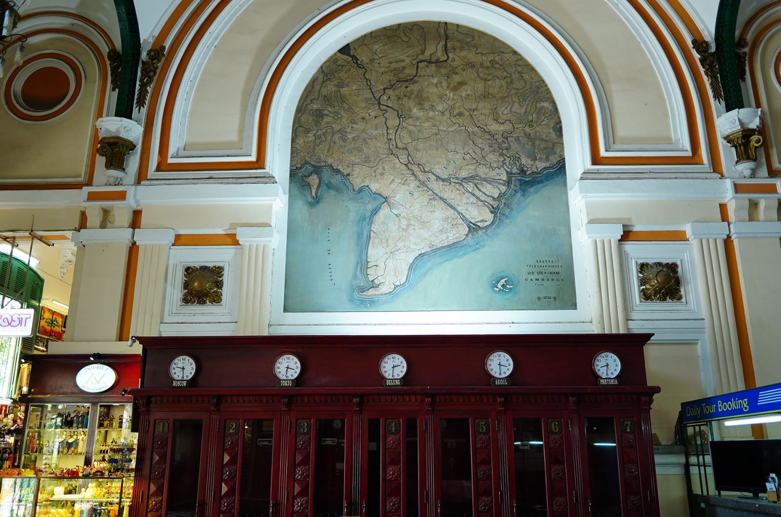 Carte historique ornant le mur du hall d'entrée