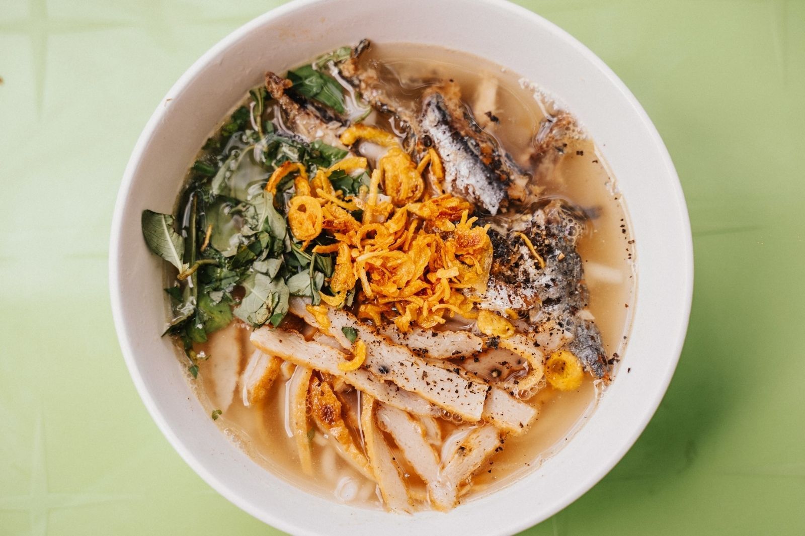 Bánh canh cá nục thường thích hợp ăn vào buổi sáng