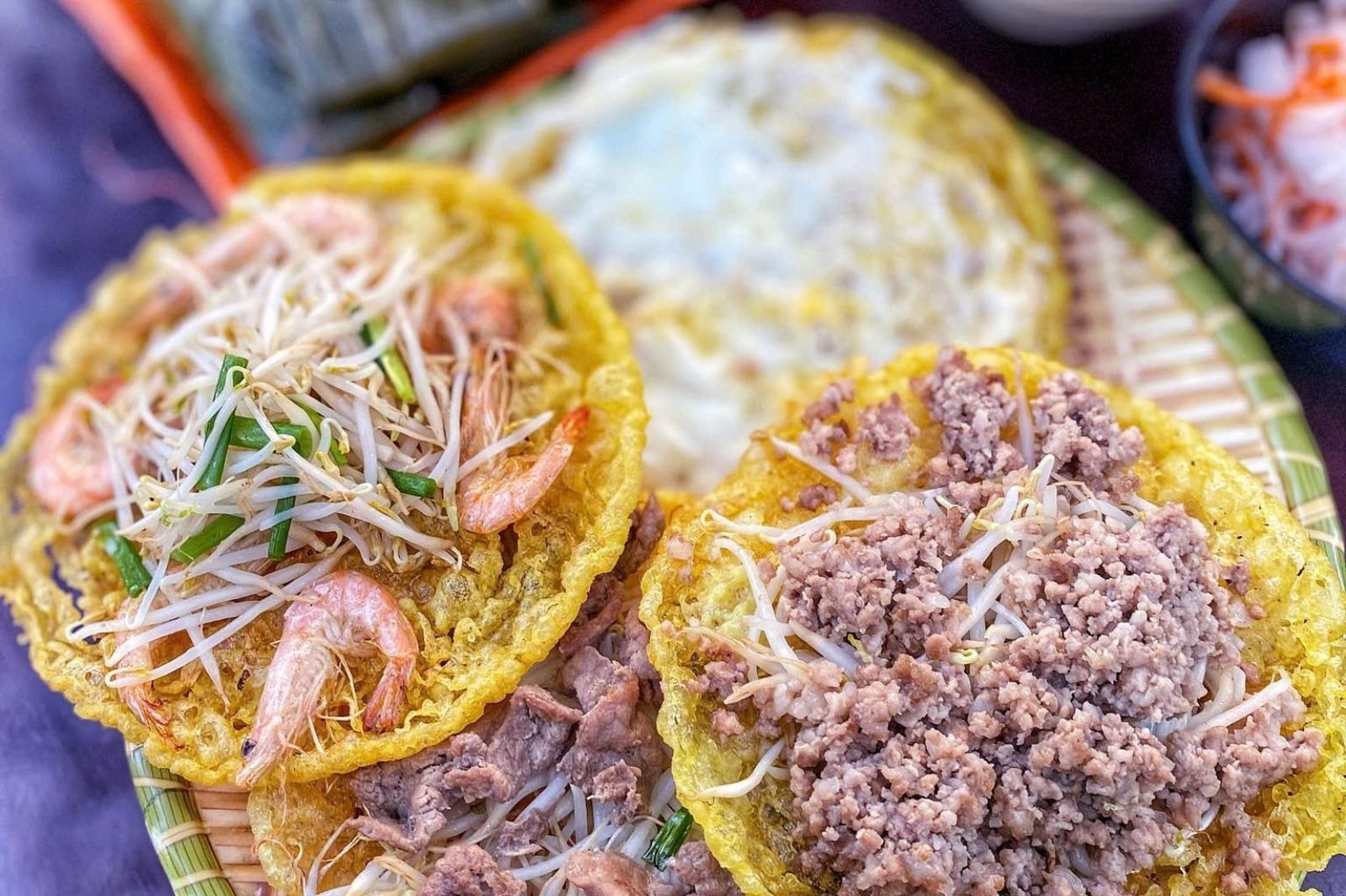 Bánh khoái có vỏ ngoài giòn rụm 