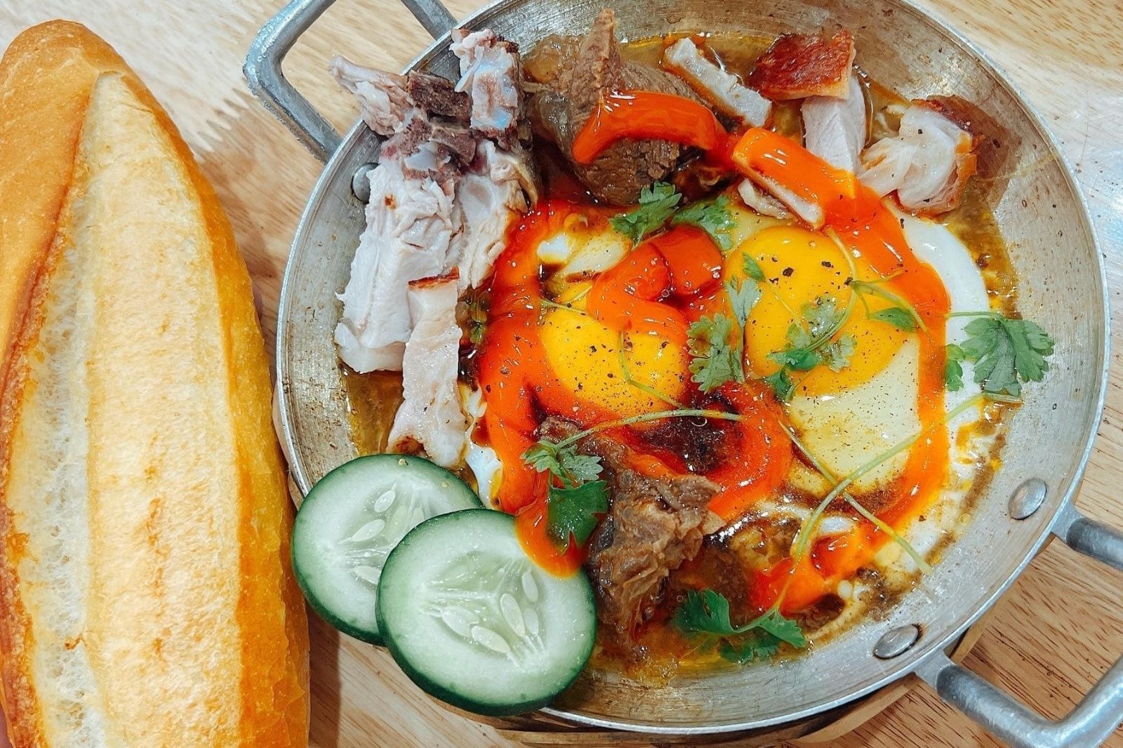 Bánh mì ốp la bà Mừng