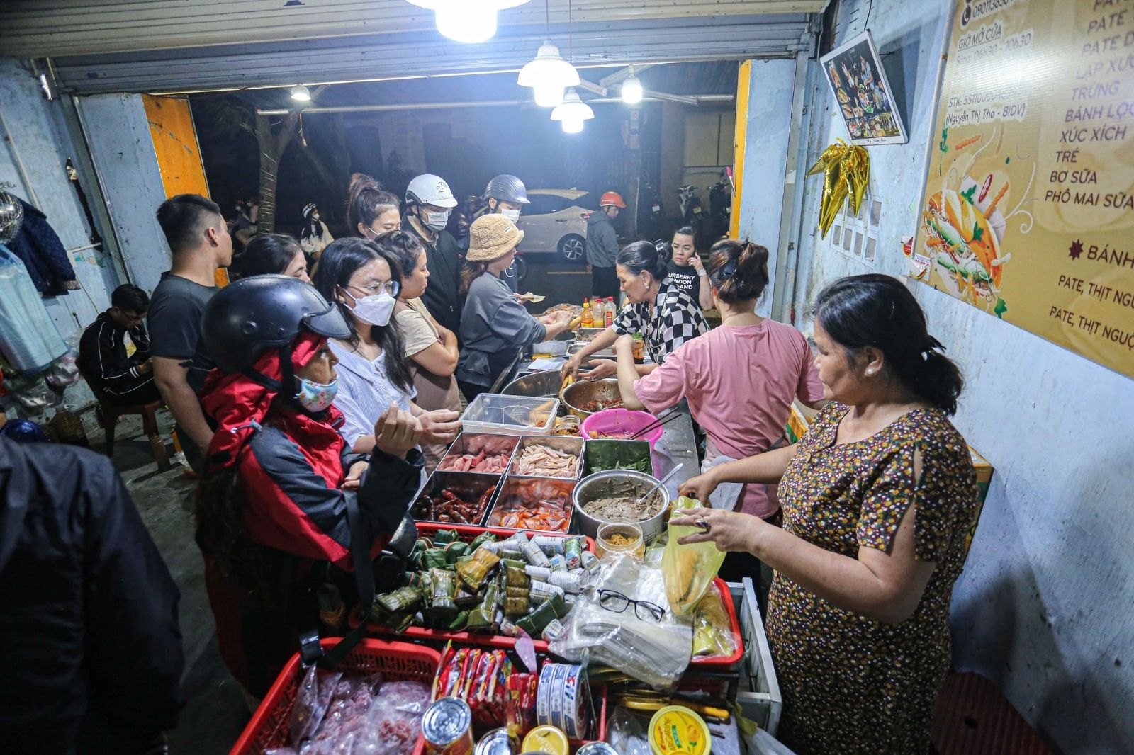 Bánh mì Trường Tiền o Tho trở thành món ăn được nhiều khách du lịch tìm kiếm