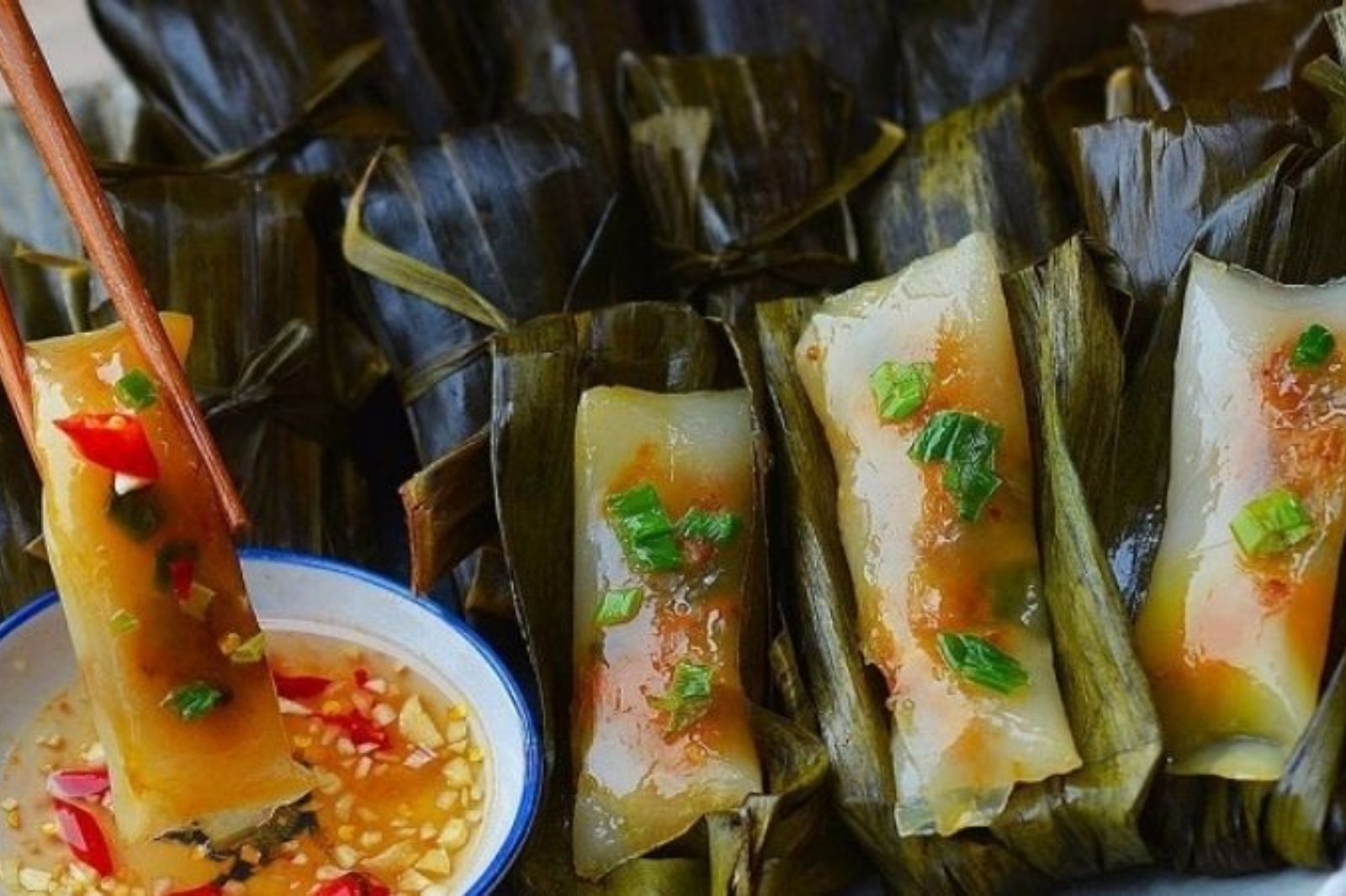 Bánh nậm là một loại bánh mà bạn nên thử khi đến Đồng Hới