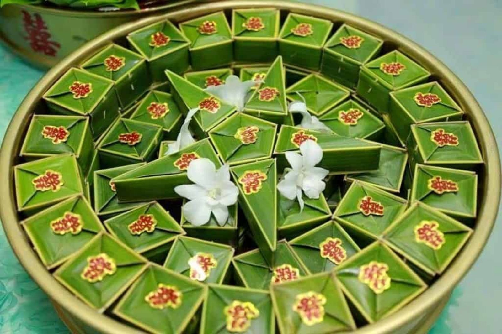 Bánh phu thê được gói trong những chiếc lá dứa