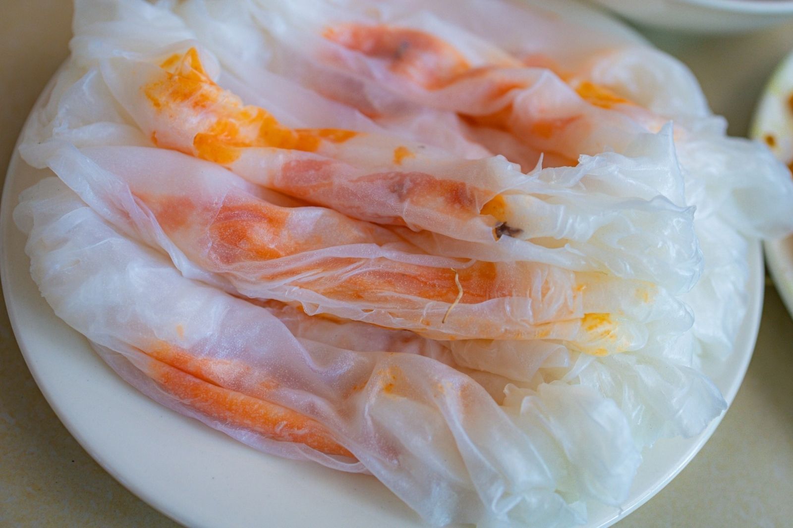 Bánh ướt làm từ bột gạo tráng mỏng