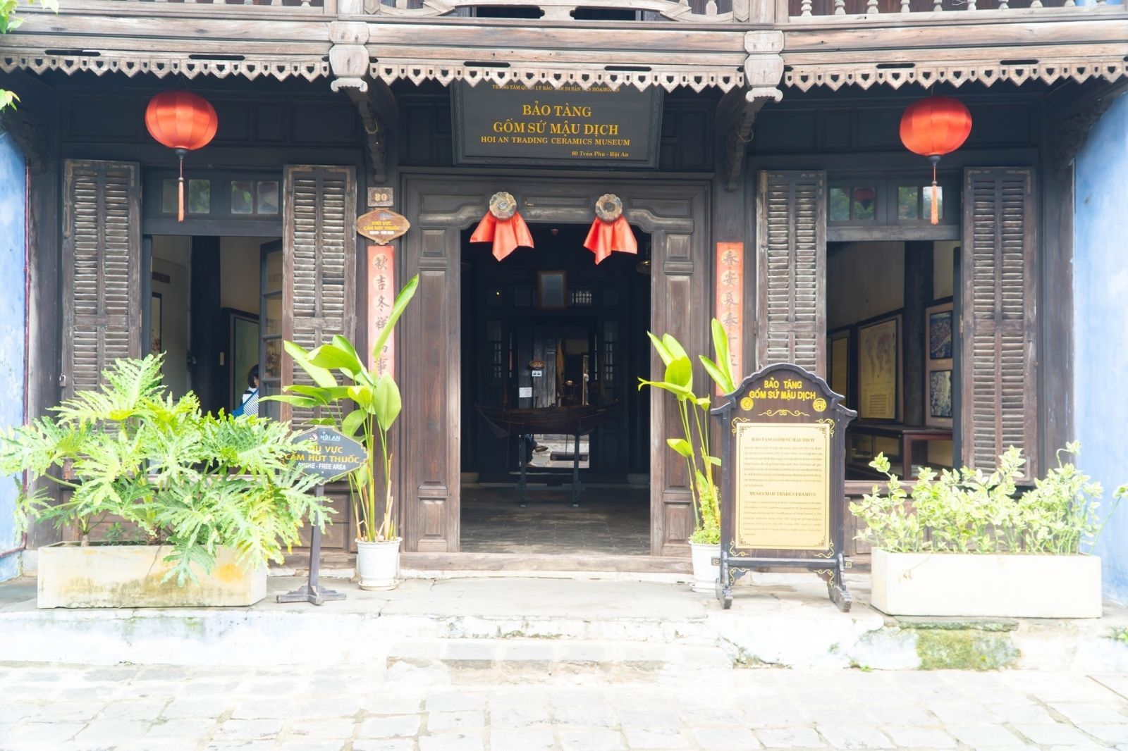 Bảo tàng gốm sứ Mậu Dịch nằm trên đường Trần Phú 