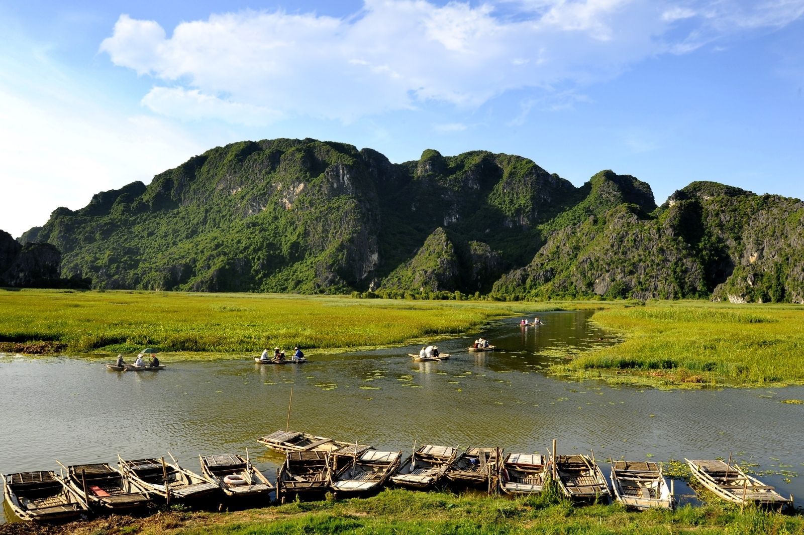 Bến thuyền ở Đầm Vân Long