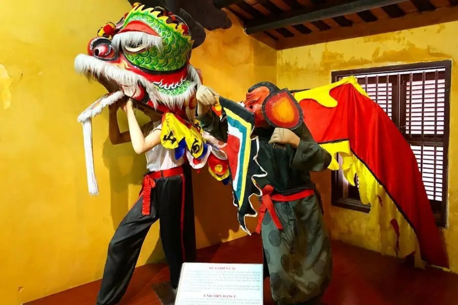 Trưng bày bên trong bảo tàng  