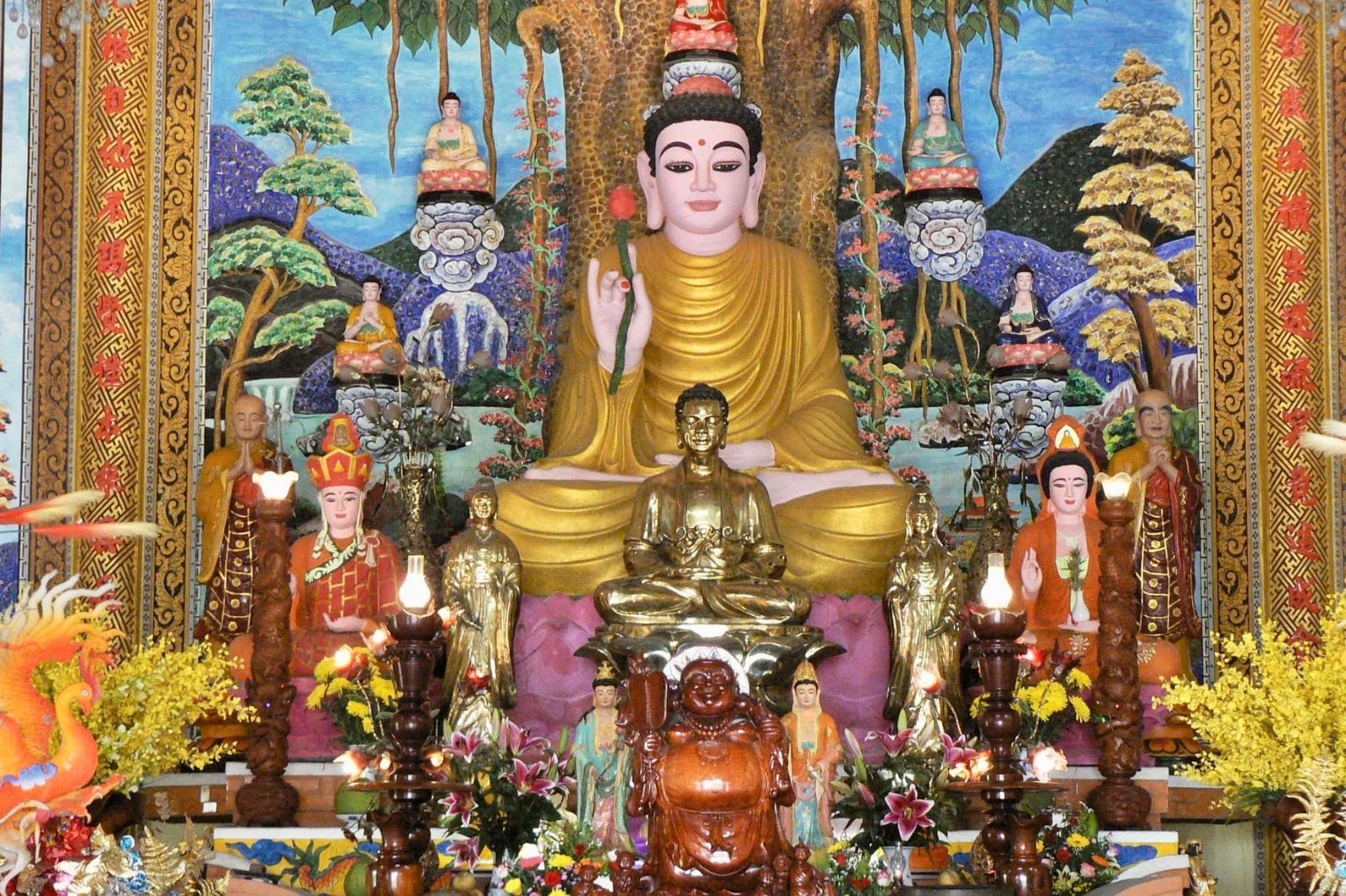 Bên trong chính điện chùa Bửu Đài Sơn 