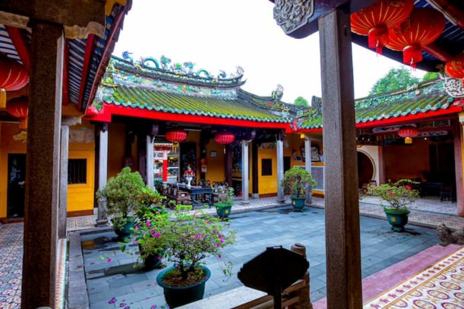 Bên trong hội quán Triều Châu 