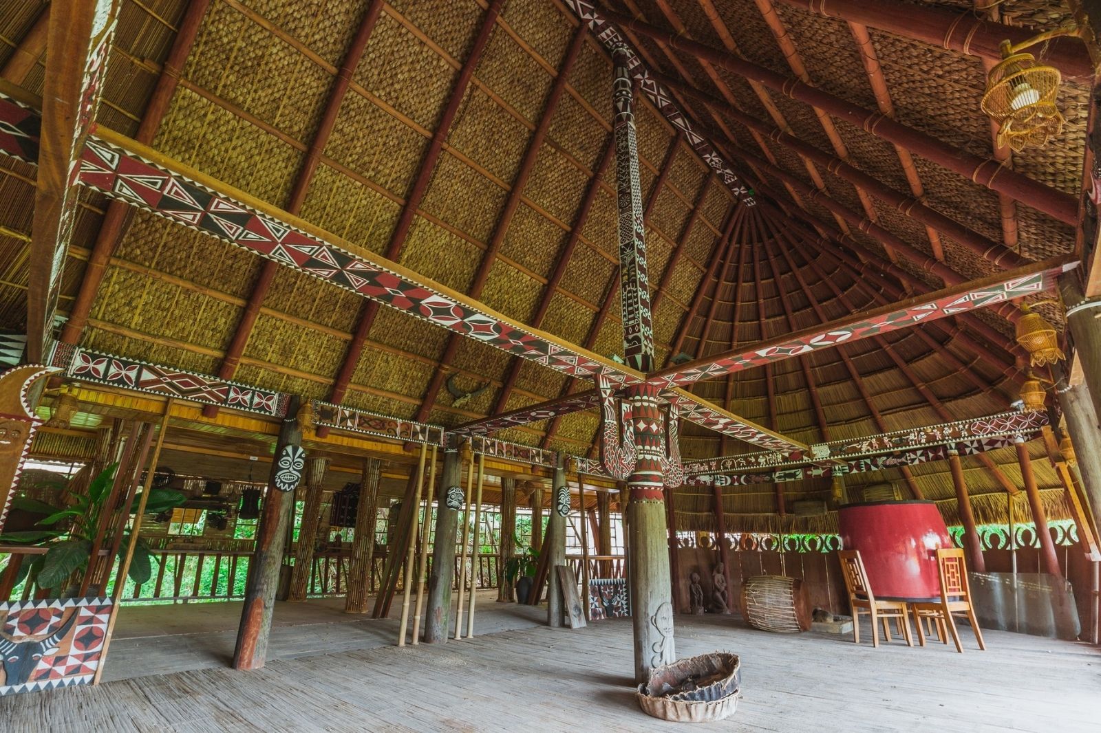 Bên trong nhà của người Cơ Tu 