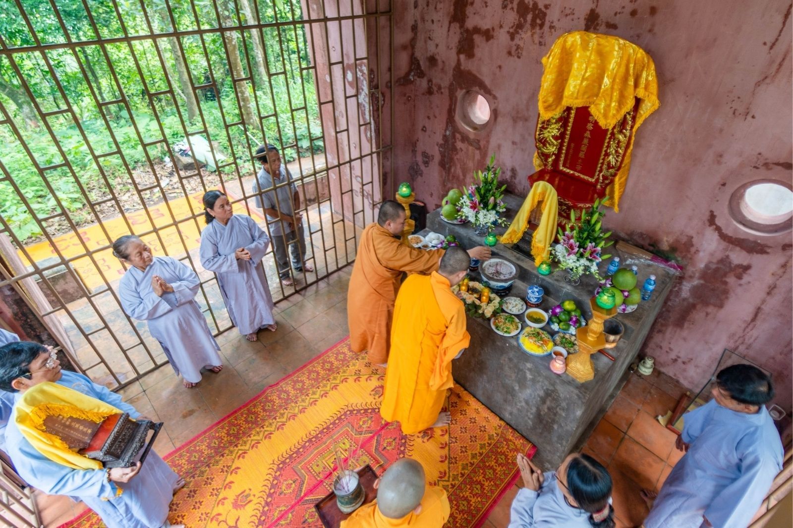 Bên trong tháp Điều Ngự ở chùa Thánh Duyên