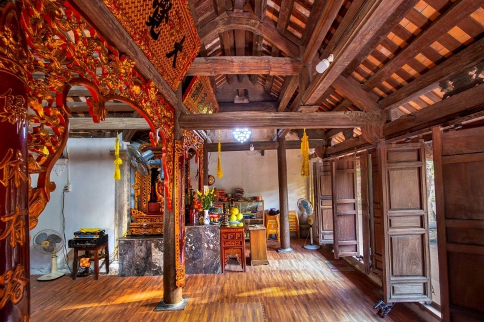 Bên trong Tiền Đường ở chùa Nhất Trụ