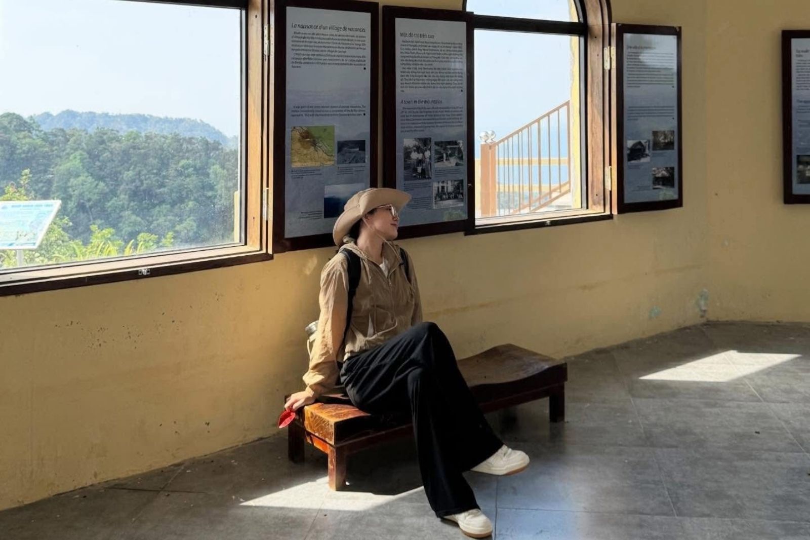 Bên trong Vọng Hải Đài  