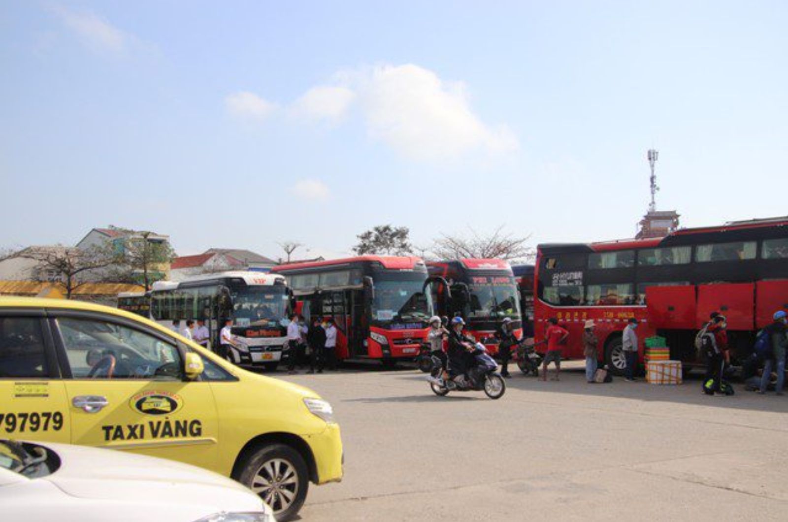 Bến xe là nơi hoạt động của nhiều nhà xe