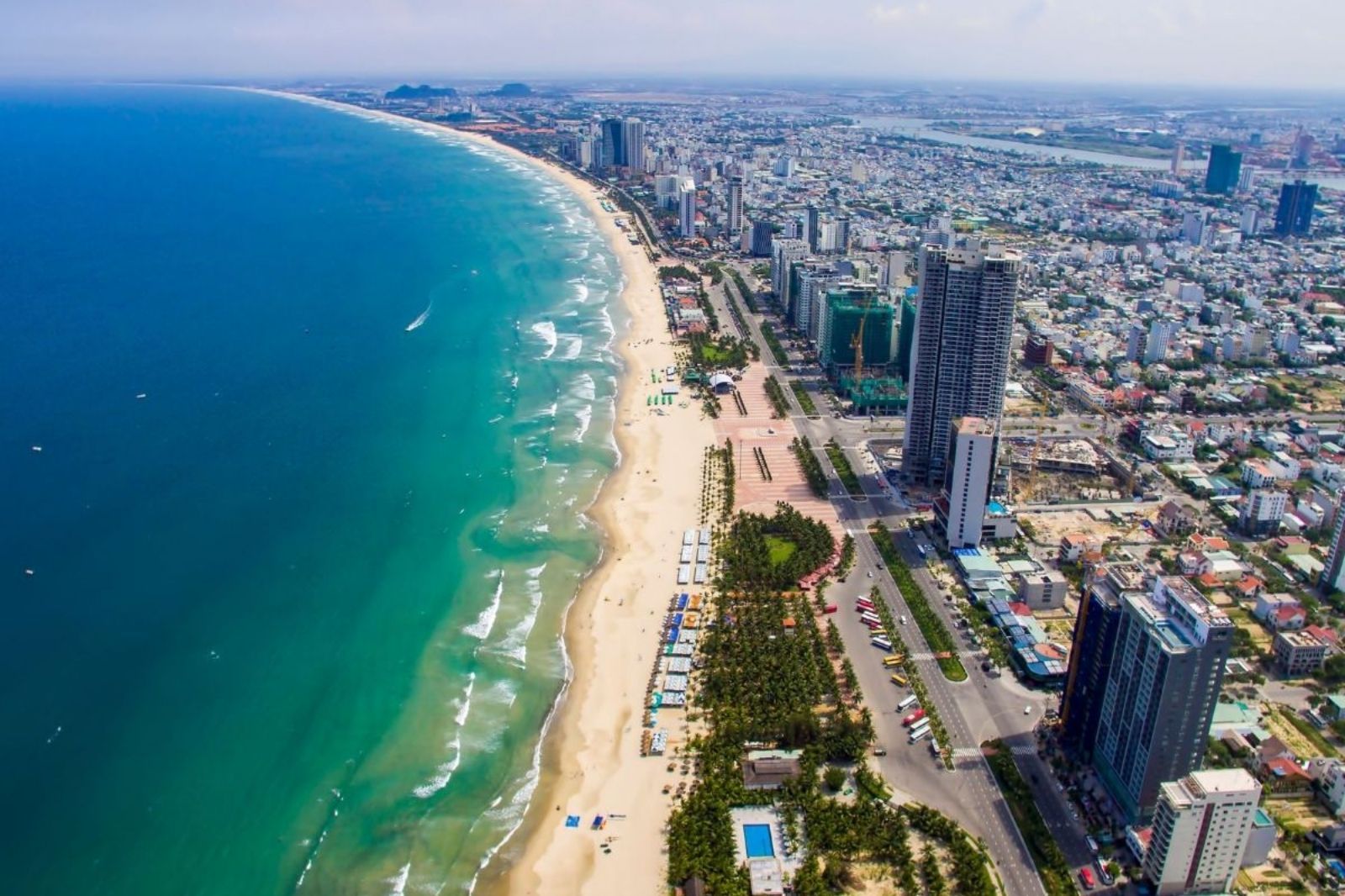 Biển Mỹ Khê là một trong những biểu tượng du lịch của Đà Nẵng 