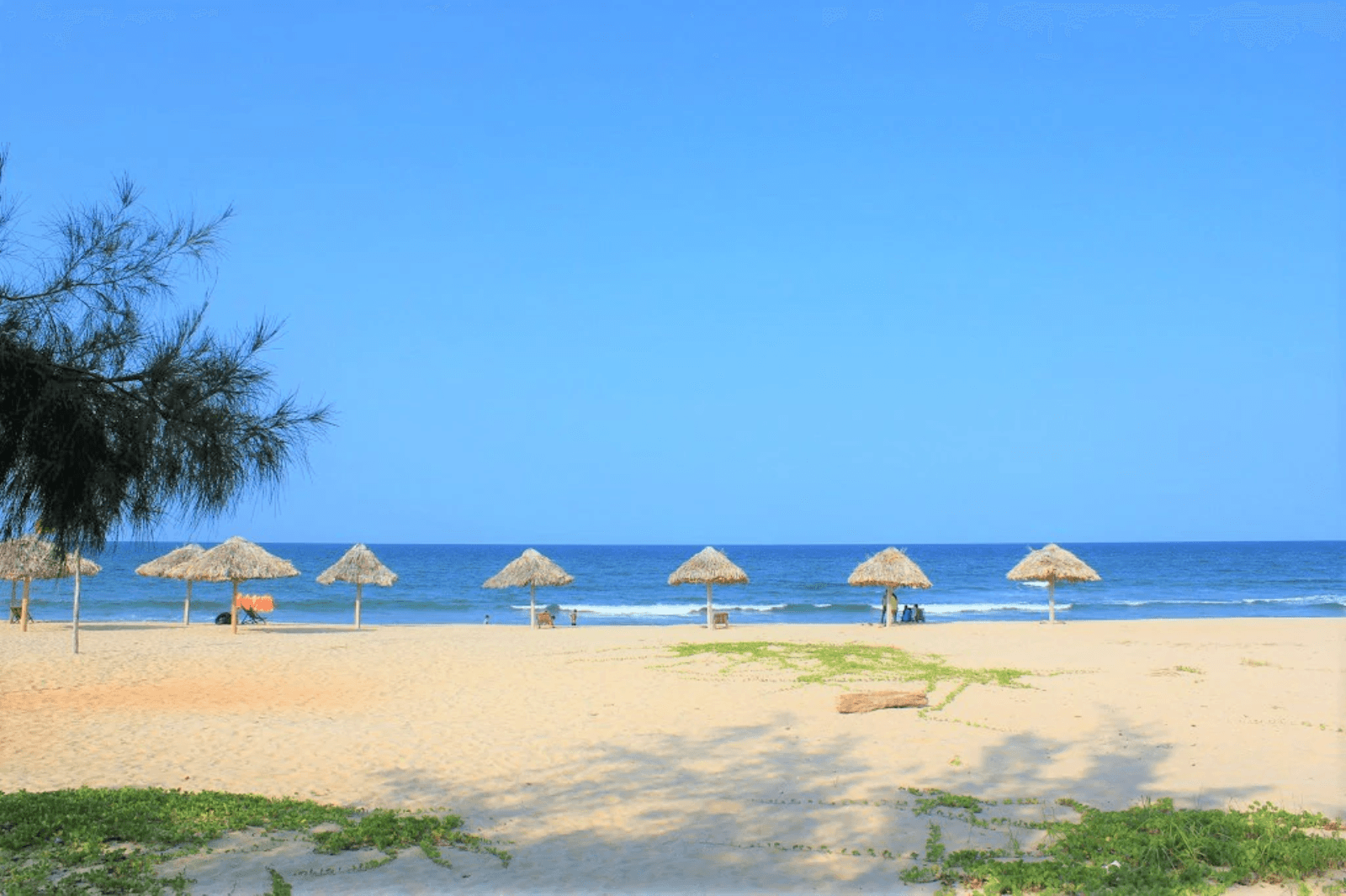 Biển Nhật Lệ là một trong những bãi biển đẹp của Quảng Bình  