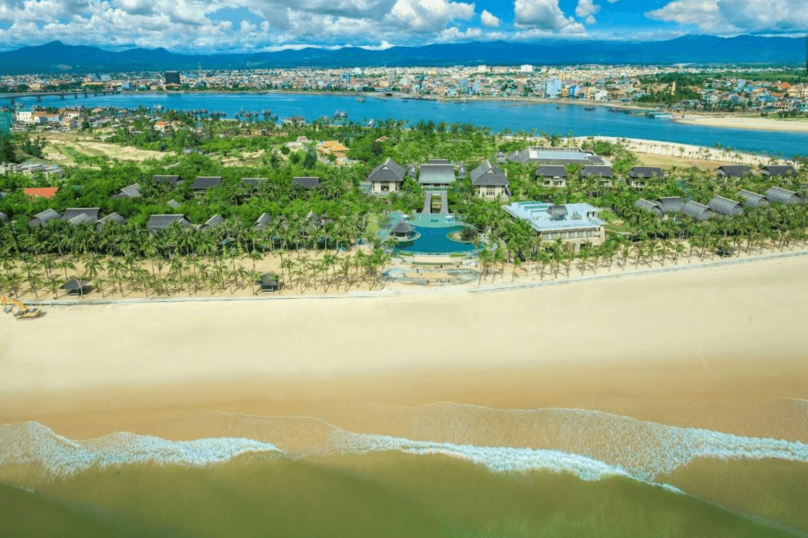 Biển Nhật Lệ sở hữu bãi cát trắng mịn 