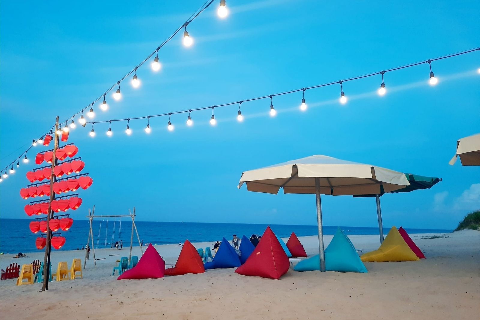 Biển Nhật Lệ về đêm 