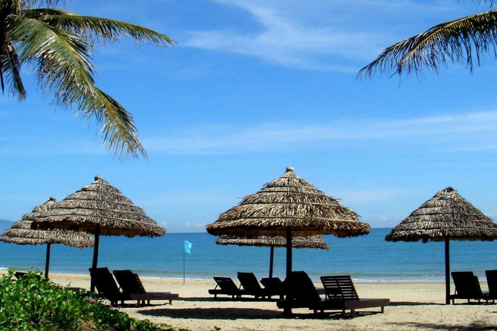 Biển Non Nước thuộc quận Ngũ Hành Sơn