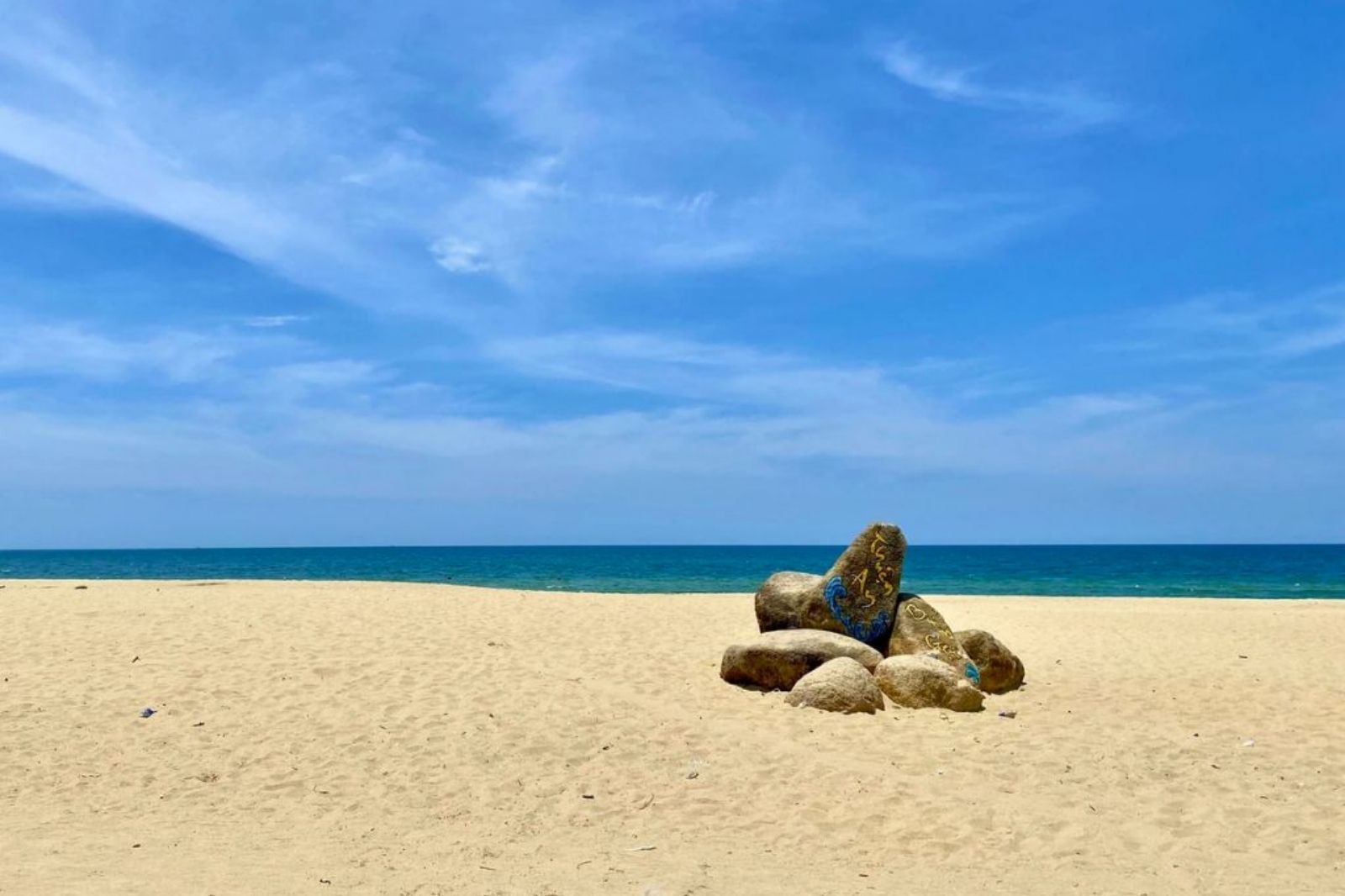 Biển Thuận An với vẻ đẹp yên bình 