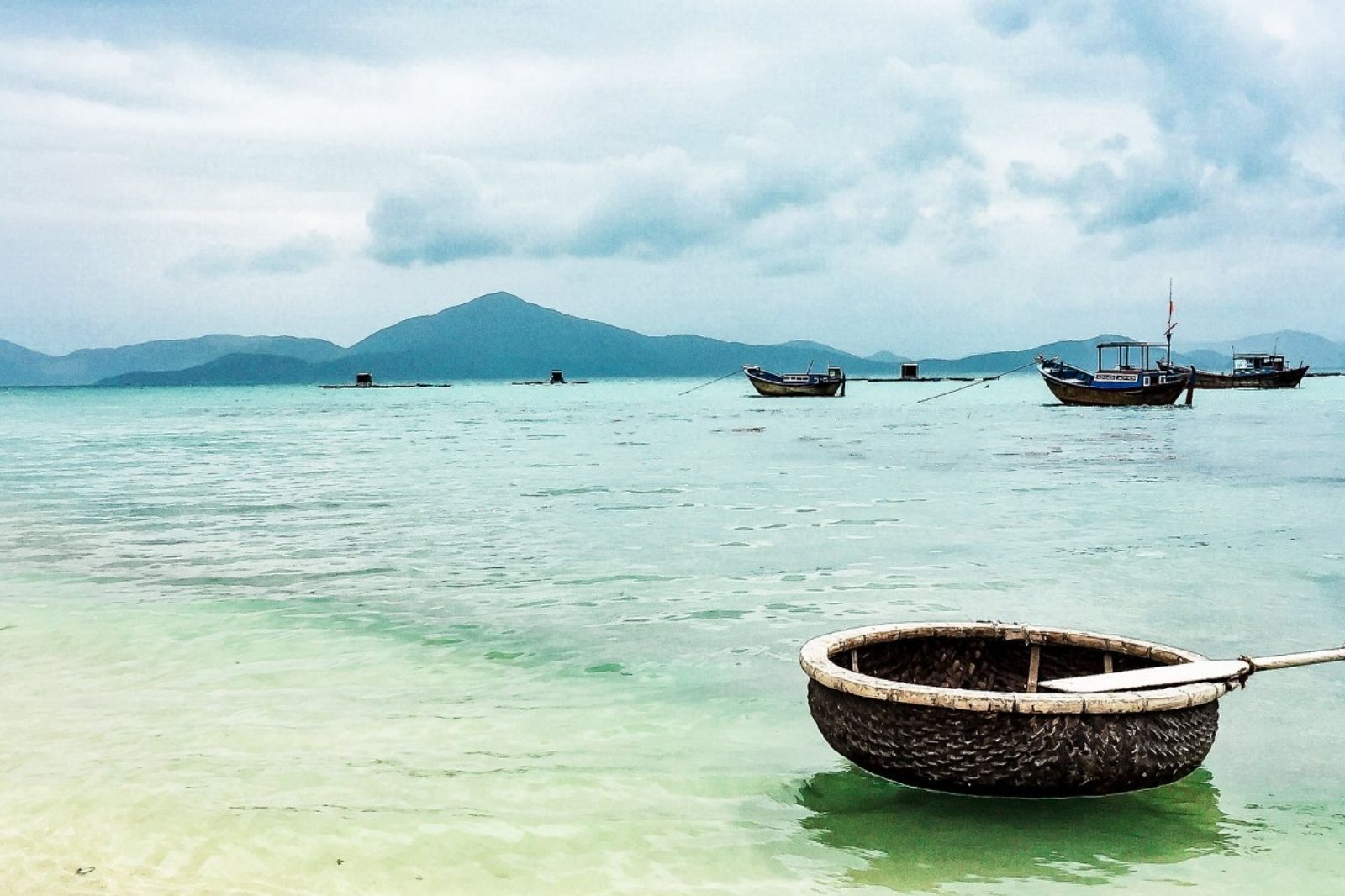 Biển Xuân Thiều nằm dọc theo đường Nguyễn Tất Thành