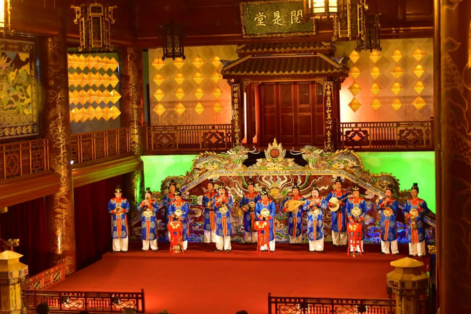 Biểu diễn Nhã nhạc cung đình Huế tại Duyệt Thị Đường  