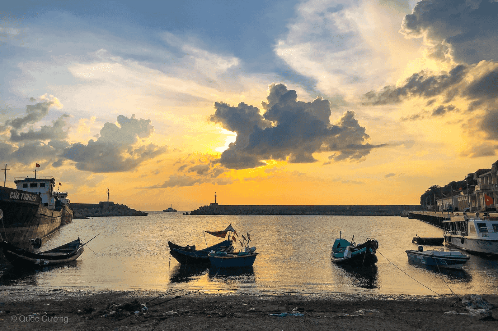 Bình minh trên đảo Cồn Cỏ 
