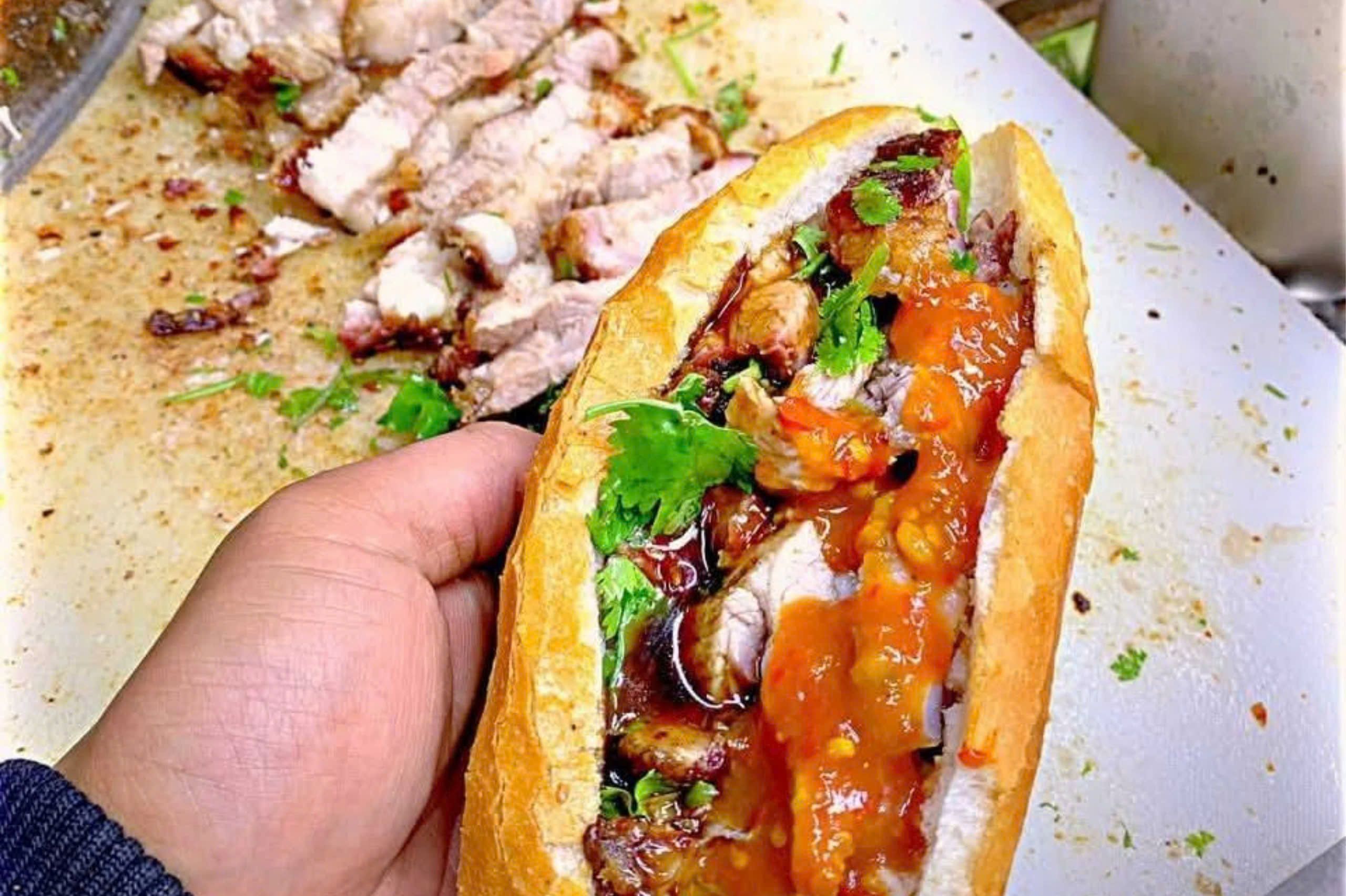 Bánh mì được làm nóng giòn rụm 