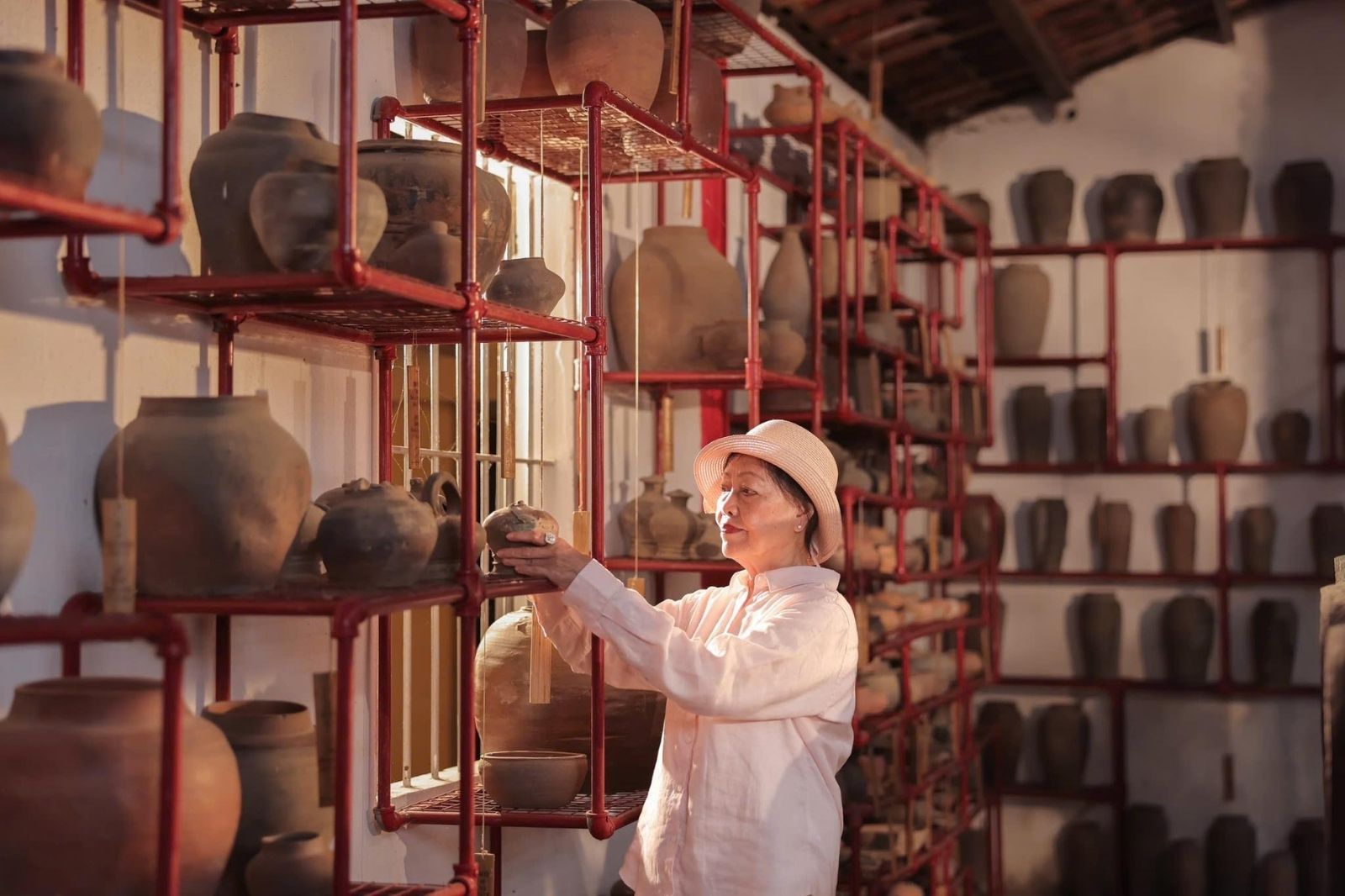 Bộ sưu tập gốm được vớt lên từ đáy sông Hương