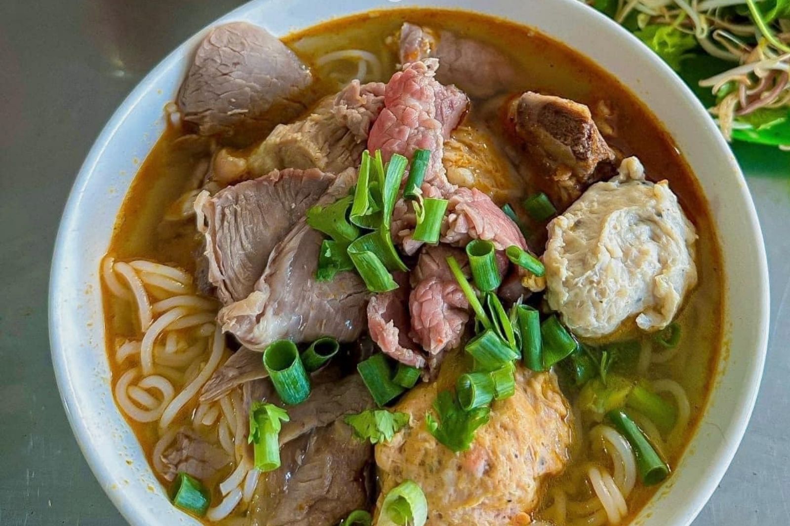 Bún bò Huế 