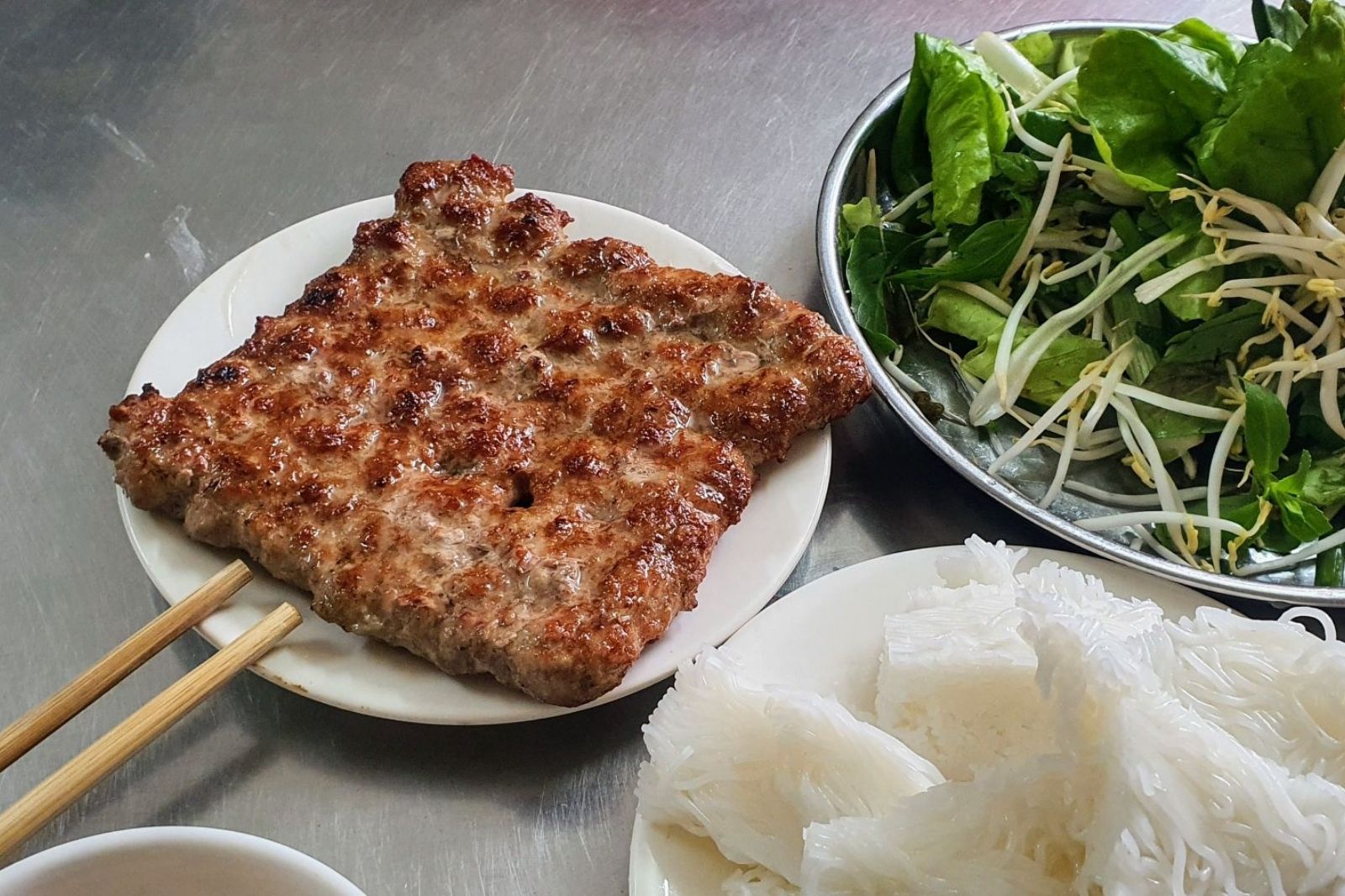 Bún chả quạt Tình Mai 