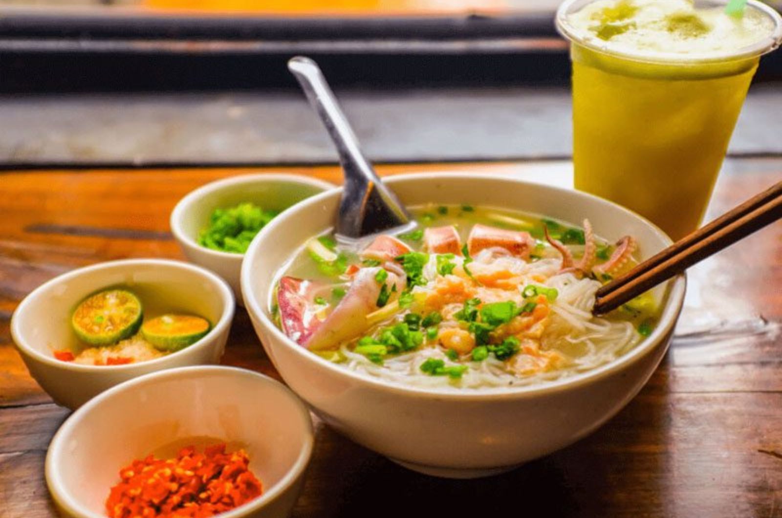 Bún quậy Kiến Xây là quán nổi tiếng lâu đời ở Phú Quốc