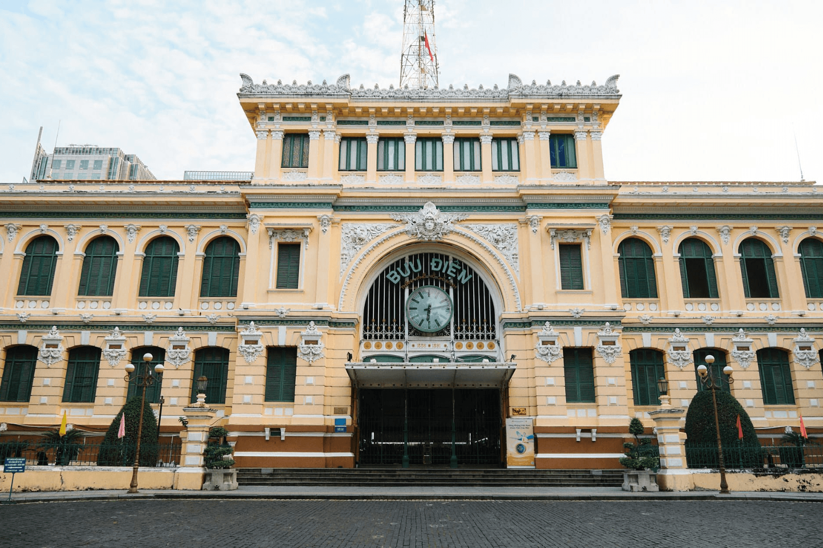 Bưu điện thành phố 