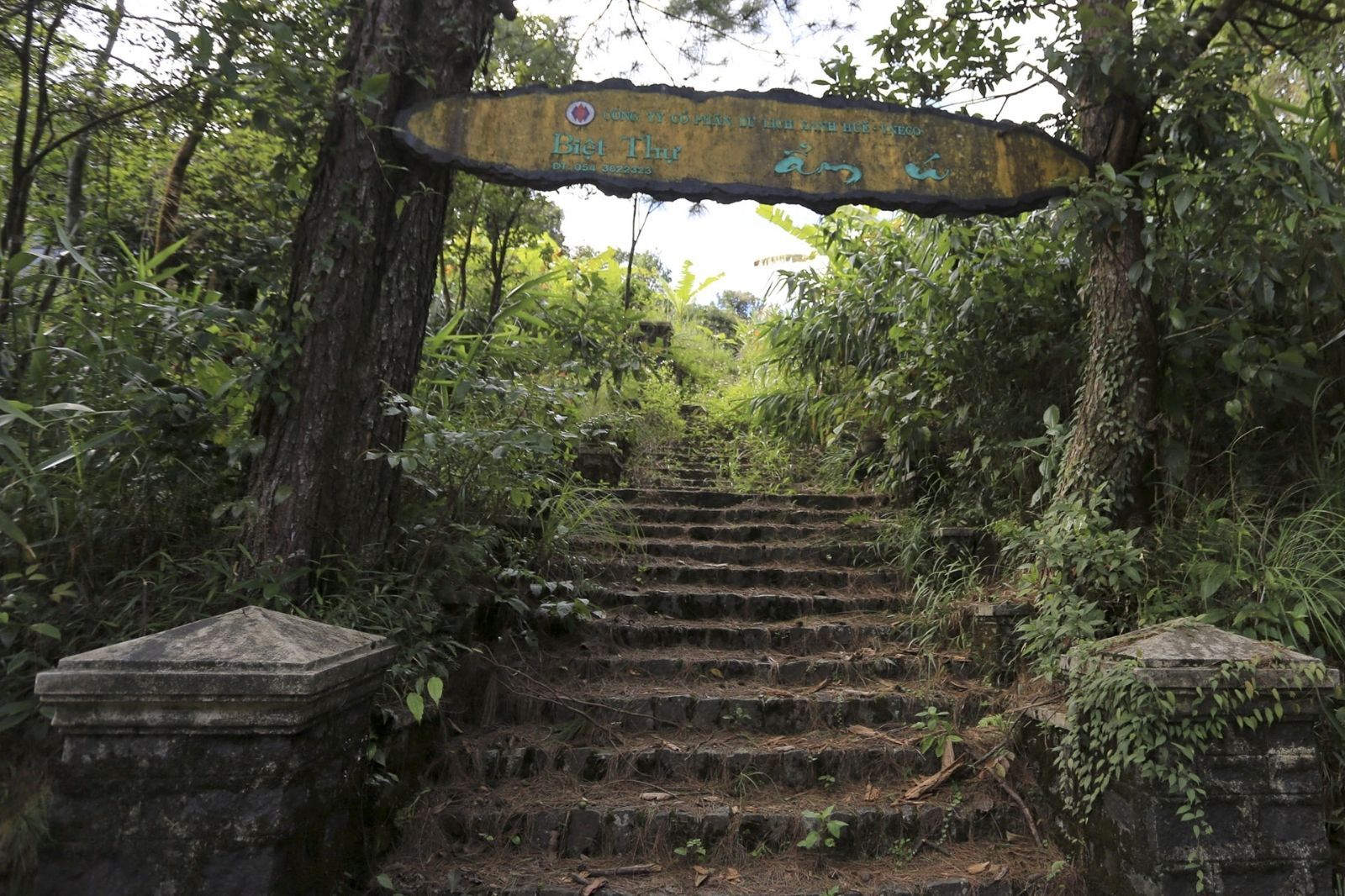 Các biệt thự hầu như bị bỏ hoang và xuống cấp