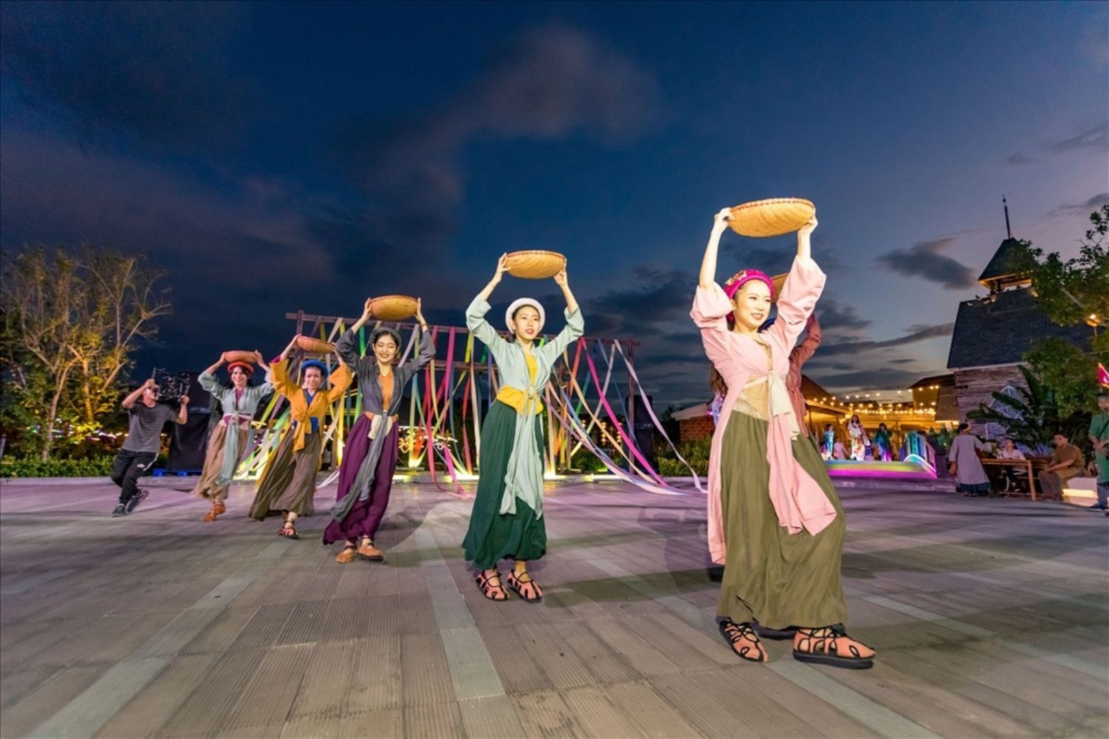 Các chương trình biểu diễn nghệ thuật 