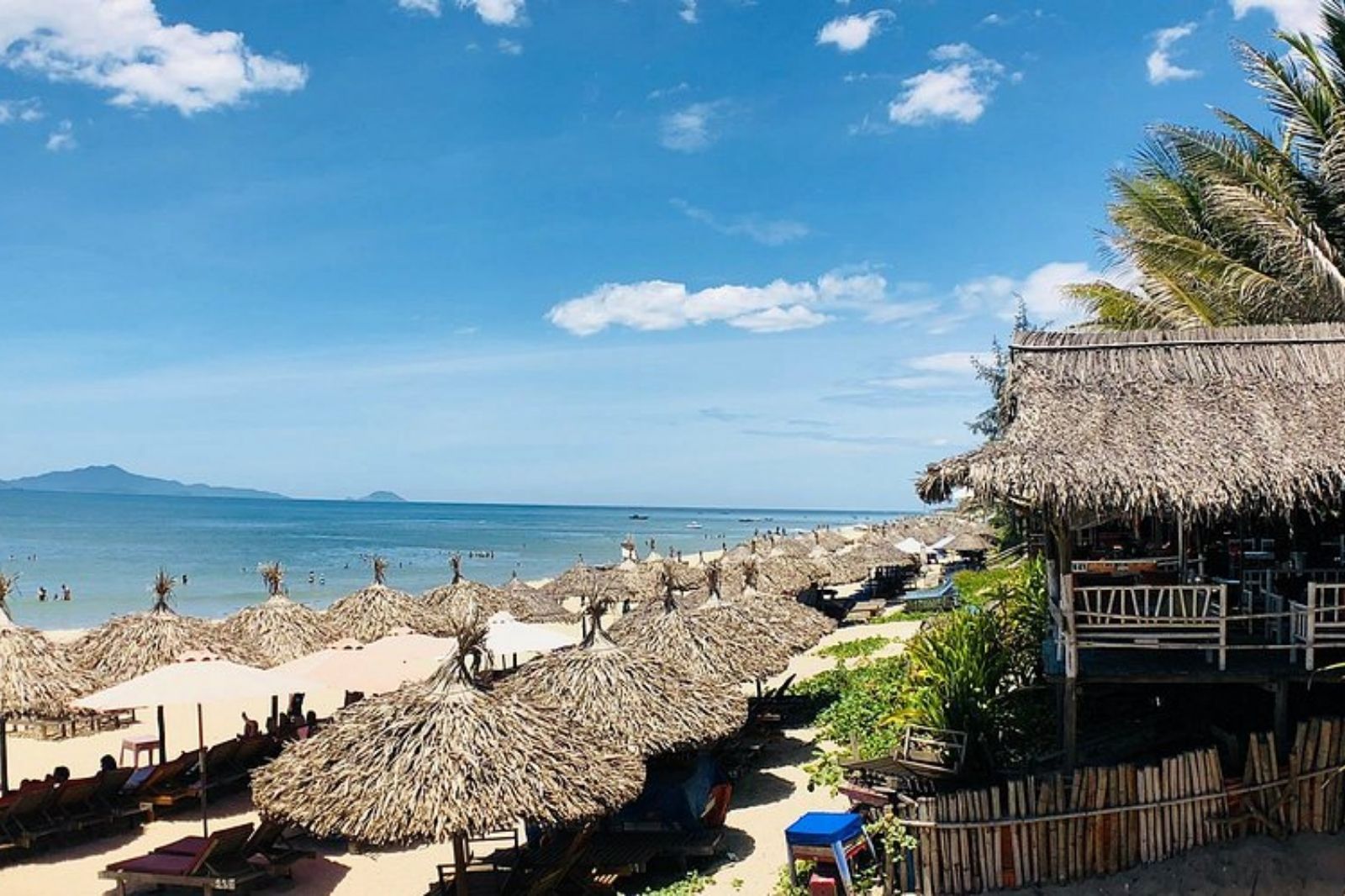 Các ghế nghỉ ở biển An Bàng  