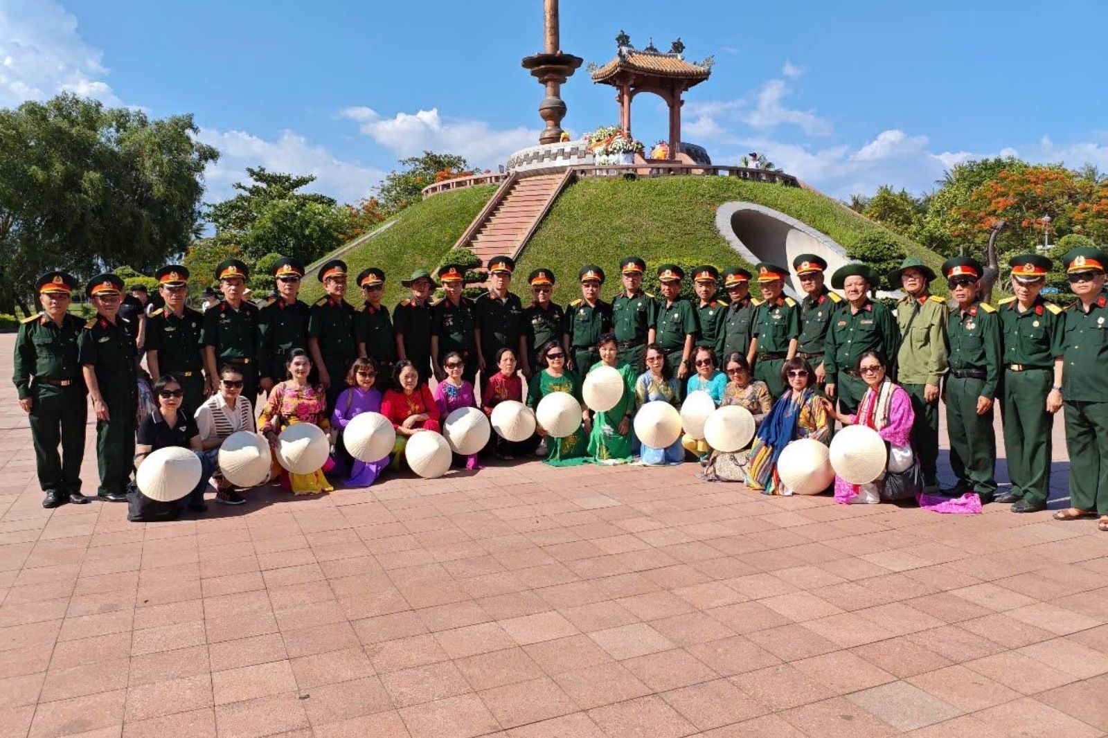 Các ngày lễ thường rất đông du khách