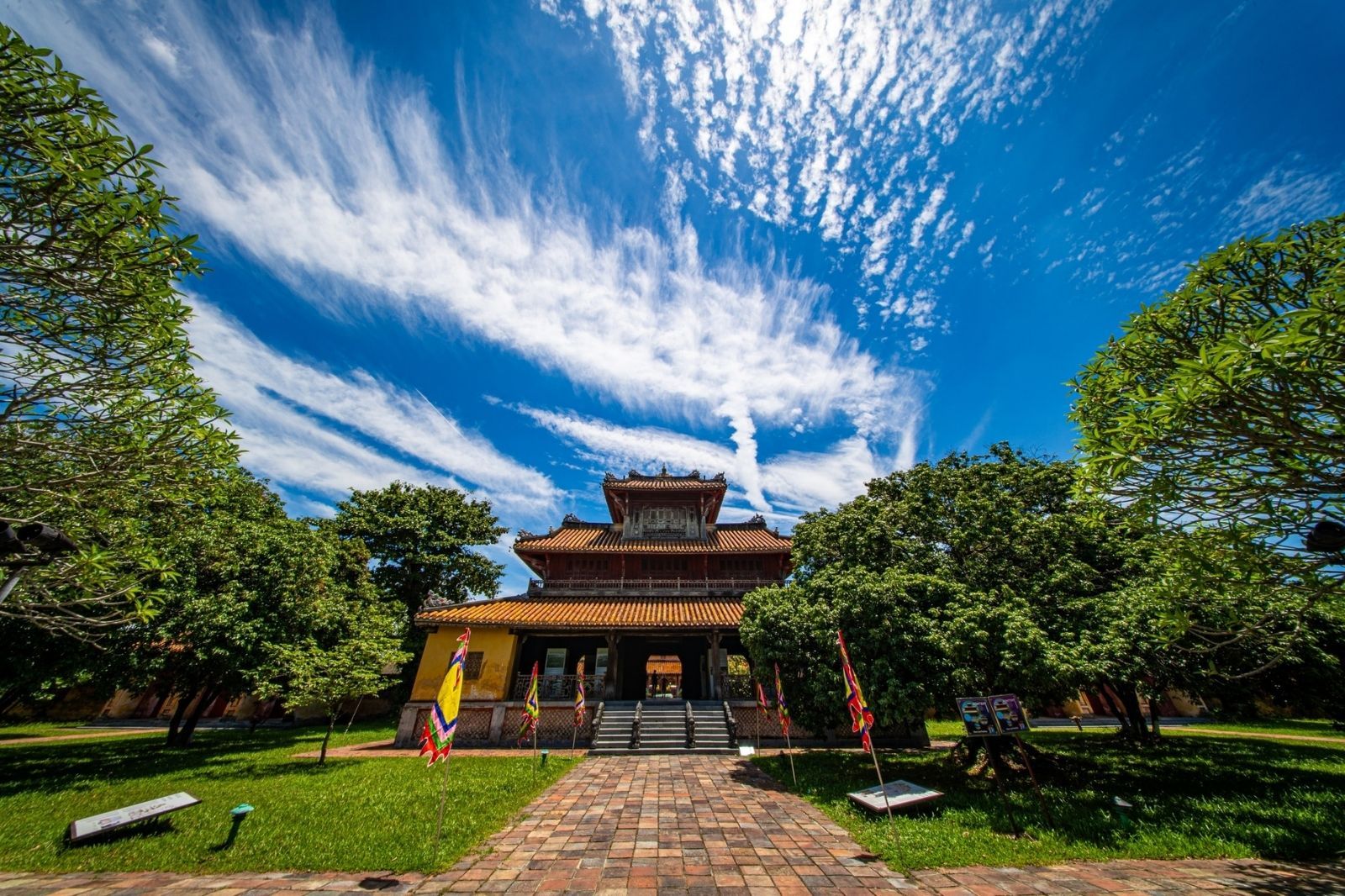 Các nghi lễ long trọng thường được tổ chức tại Thế Miếu