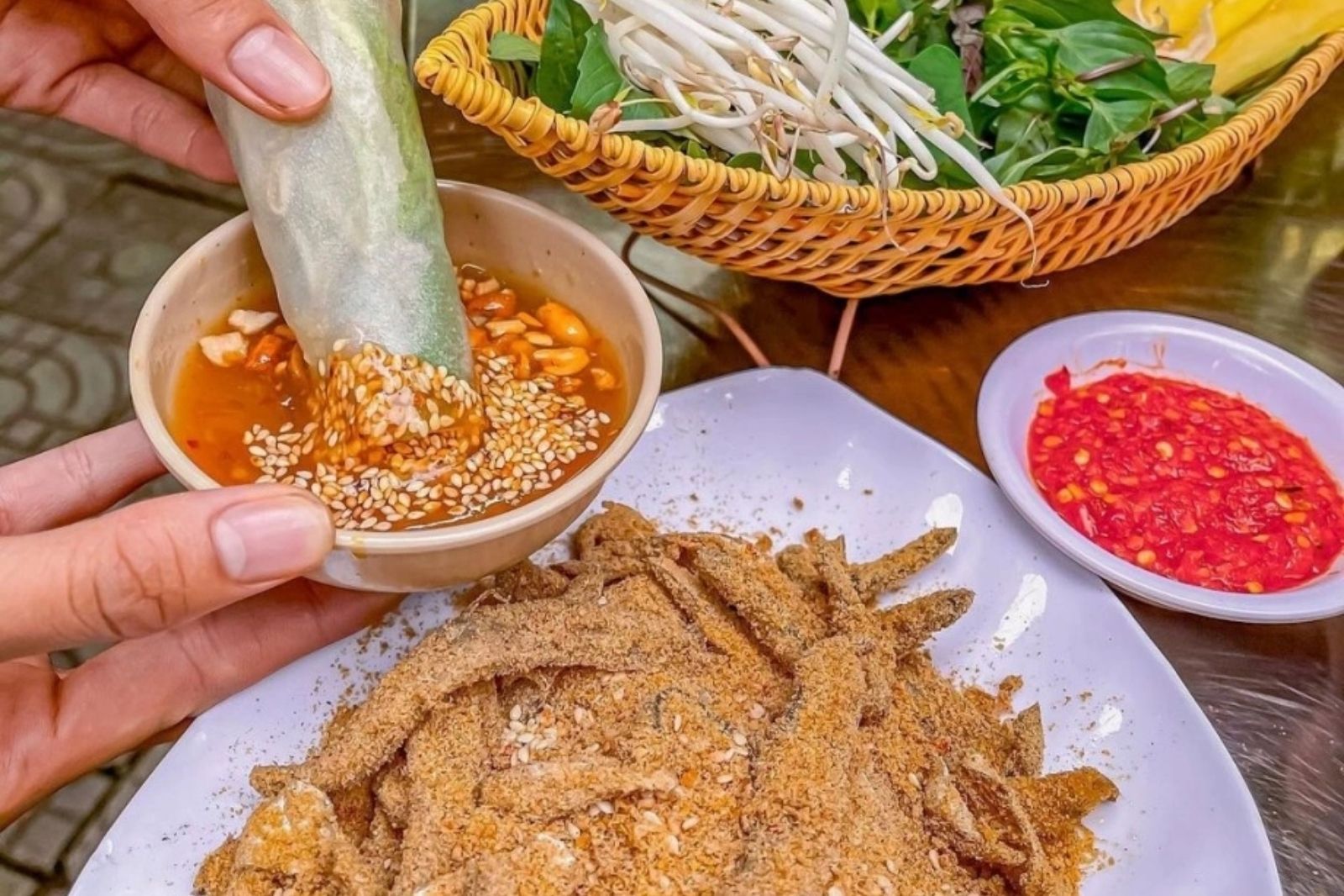 Cách ăn gỏi cá Nam Ô 