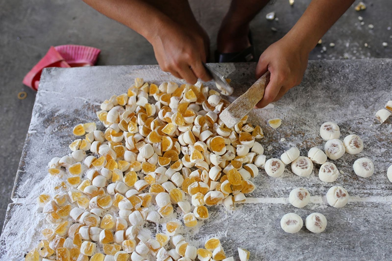 Cách làm kẹo cau của người huế