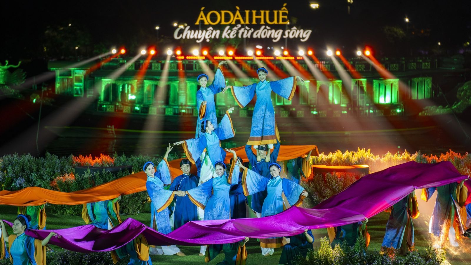 Festival Huế đầy sôi động và đậm chất truyền thống.