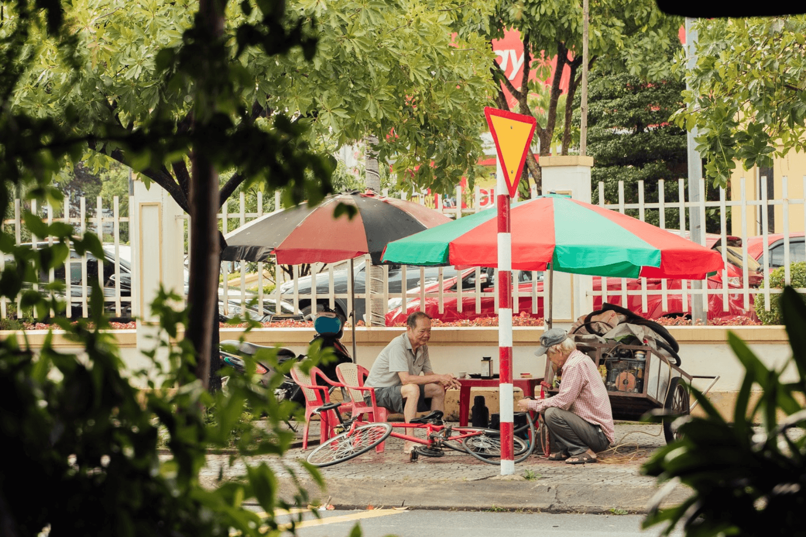 Cảm nhận gần gũi với đời sống địa phương