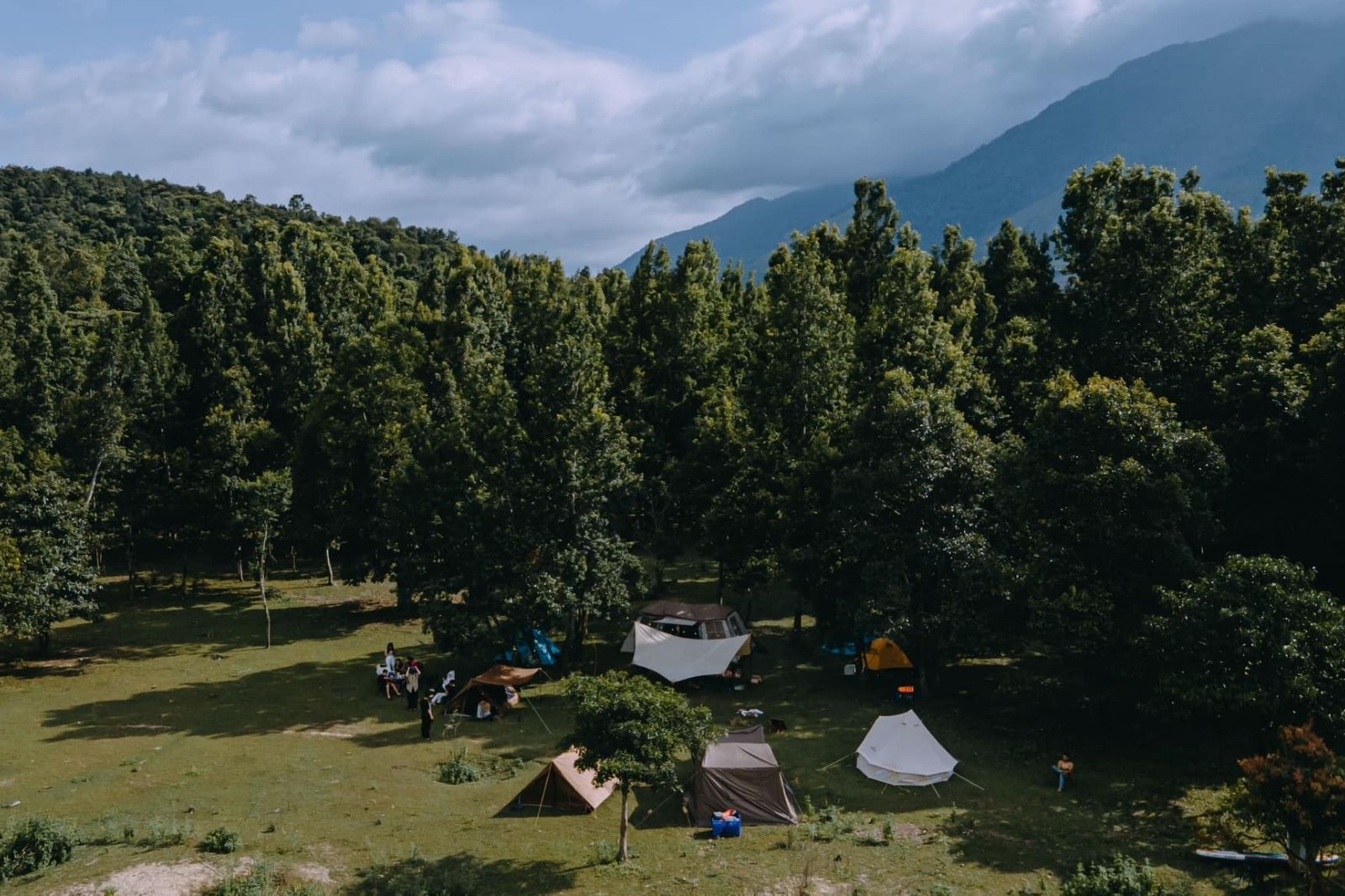 Cắm trại bên hồ thủy điện Rào Quán