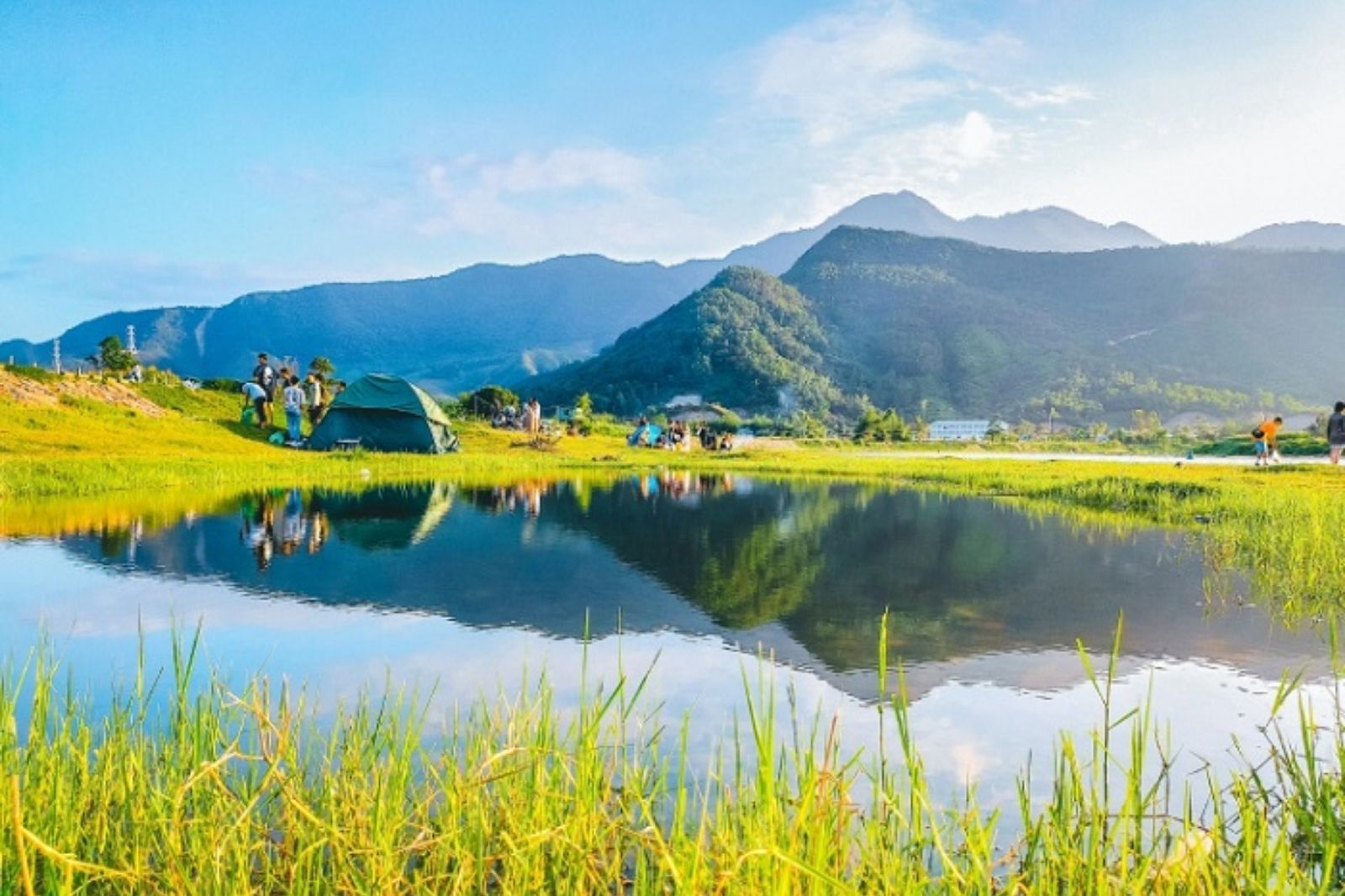 Cắm trại ven sông Cu Đê 