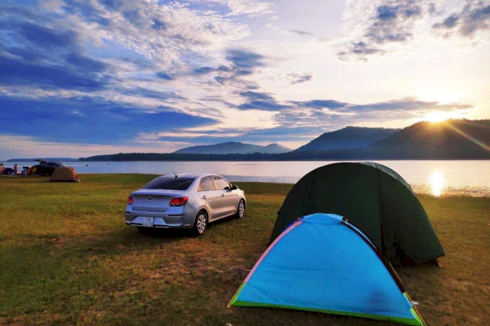 Cắm trại tại Hồ Hòa Trung