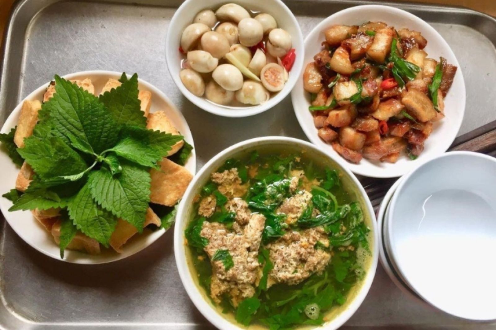 Canh cua rau dâm bụt trong những bữa cơm gia đình 