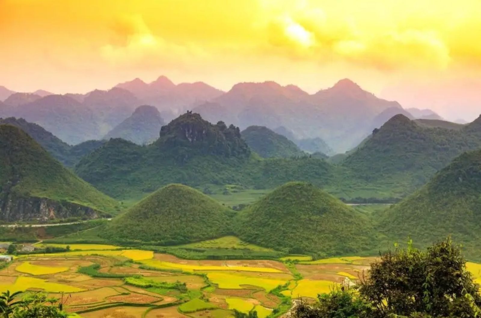 Cảnh núi non hùng vĩ ở Hà Giang