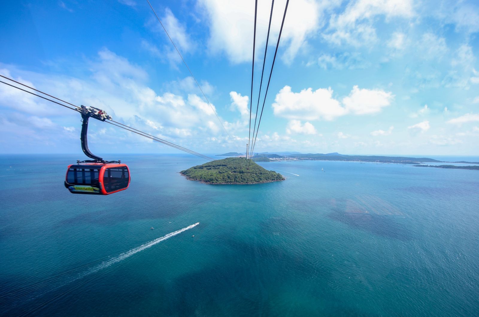 Cáp treo Hòn Thơm hoạt động đón khách liên tục 