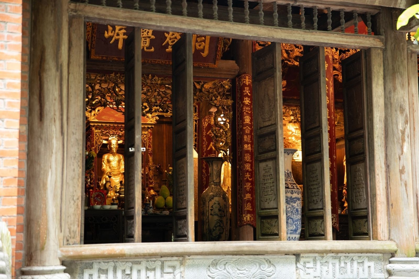 Chùa là nơi người dân đến cầu may và bình yên